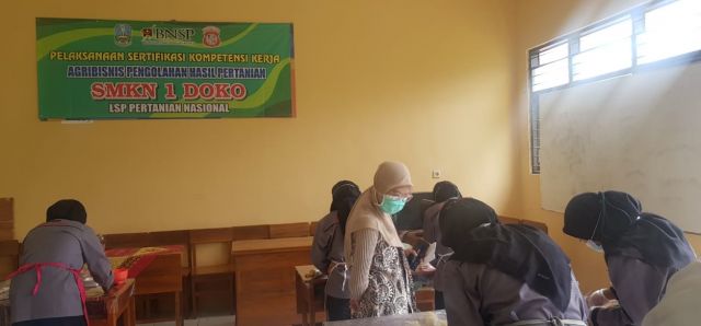 UJI KOMPETENSI PSKK 2021 SKEMA PENGOLAHAN ROTI DI TUK SMKN 1 DOKO