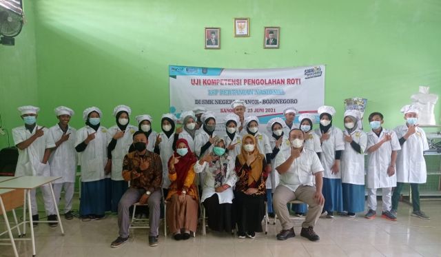 UJI KOMPETENSI PSKK 2021 SKEMA PENGOLAHAN ROTI DI TUK SMKN 1 KANOR BOJONEGORO