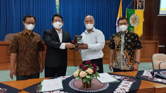 PENANDATANGANAN MoU DAN PEMBENTUKAN TEMPAT UJI KOMPETENSI DI BIDANG BIOTEKNOLOGI ANTARA LEMBAGA SERTIFIKASI PROFESI DENGAN FAKULTAS BIOLOGI UNIVERSITAS GADJAH MADA