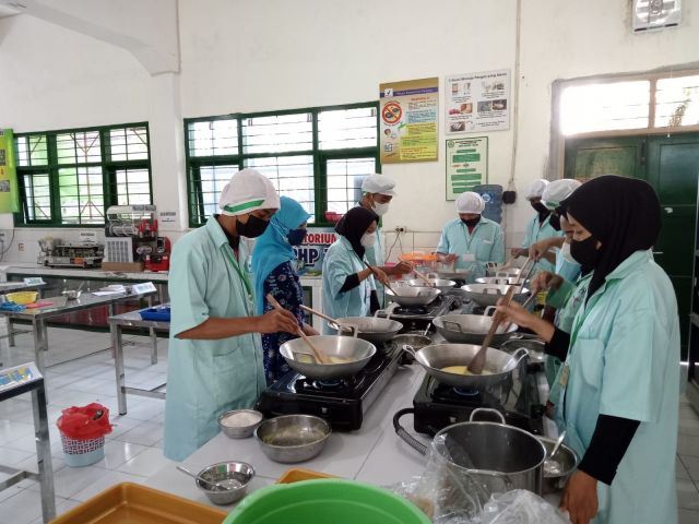  UJI KOMPETENSI MANDIRI 2022 SKEMA PENGOLAHAN SELAI BUAH(JAM) TUK SMK NEGERI 2 BATU