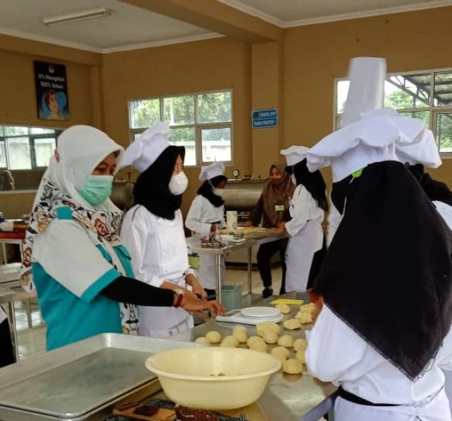 UJI KOMPETENSI PSKK 2021 SKEMA PENGOLAHAN ROTI DI TUK SMKN 1 JATENG DI PATI