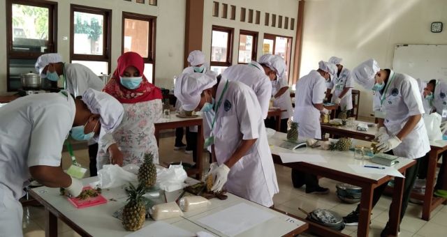 UJI KOMPETENSI PSKK 2021 SKEMA PENGOLAHAN SELAI BUAH (JAM) DI TUK SMK SYUBANUL WATON SECANG