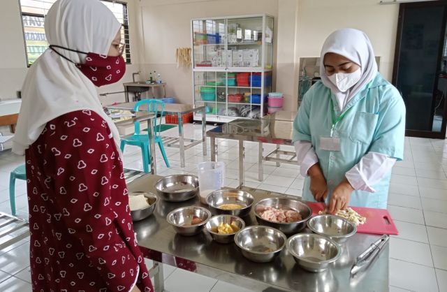 UJI COBA PERANGKAT ASESMEN 2021 SEKTOR PENGOLAHAN HASIL PERTANIAN SKEMA PEMBUAT NUGGET TUK SMK NEGERI 2 BATU
